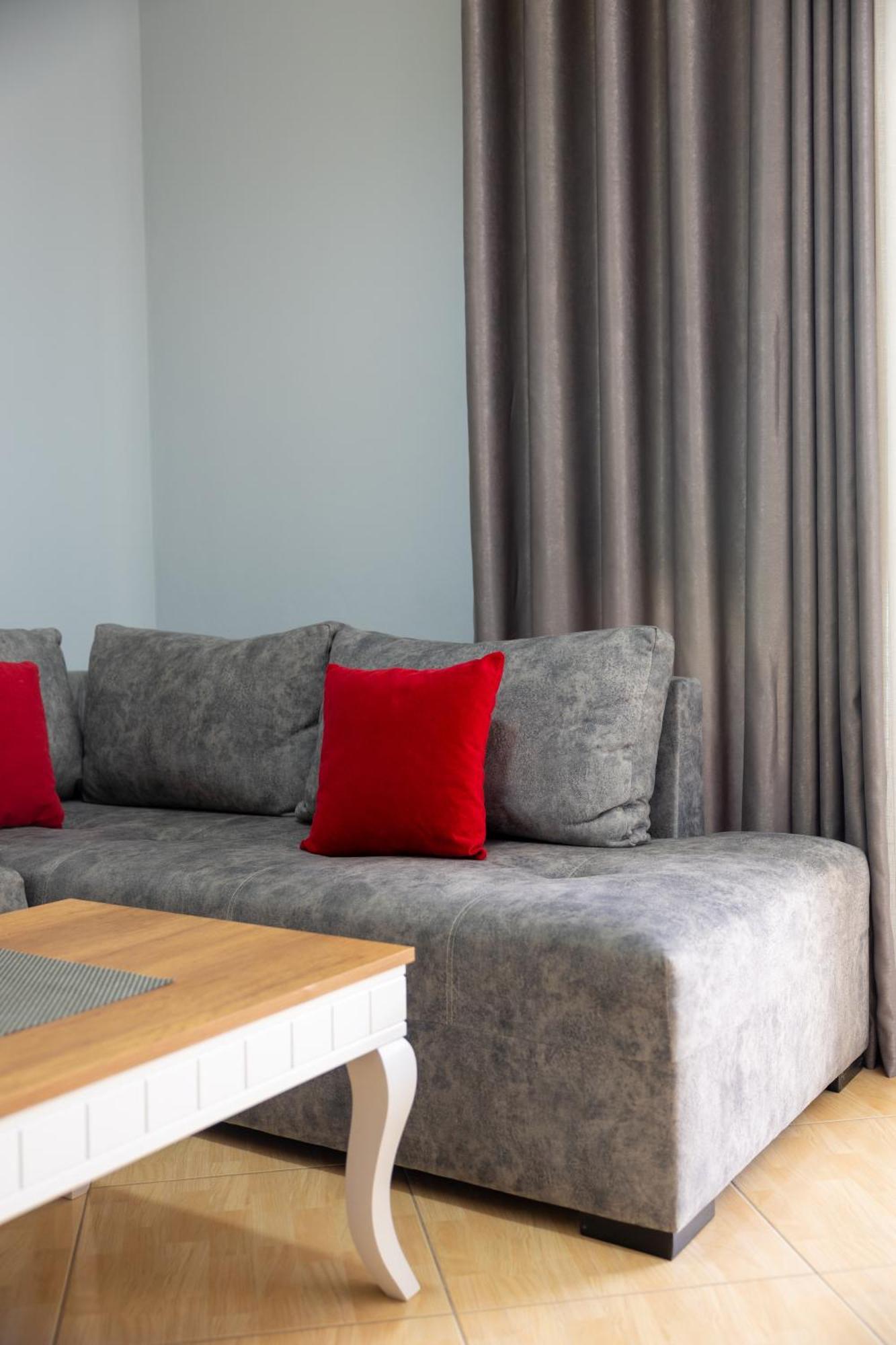 Da Vinci Apartment Вльора Екстер'єр фото