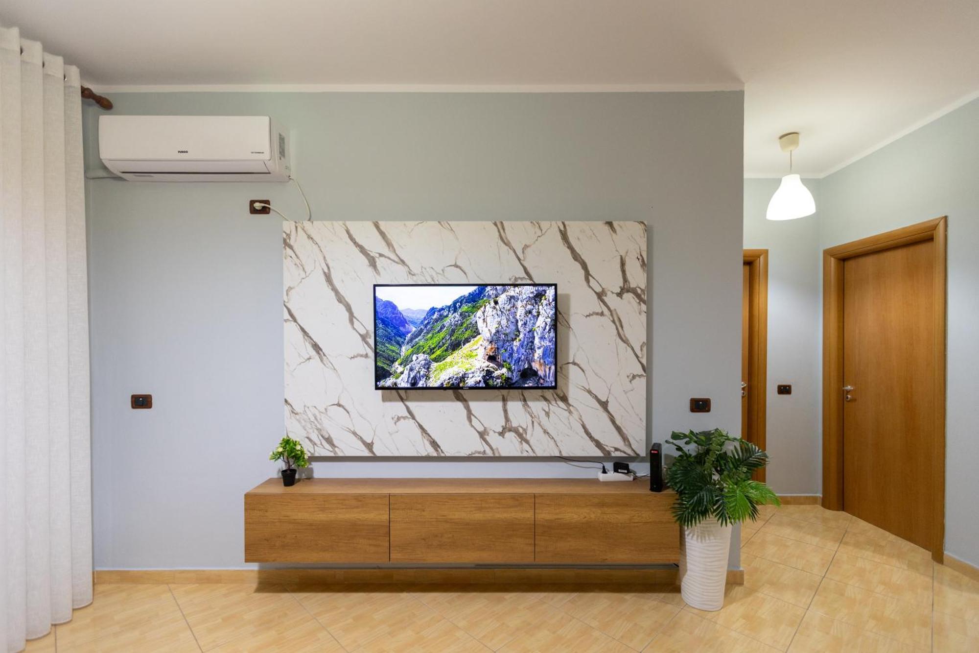 Da Vinci Apartment Вльора Екстер'єр фото