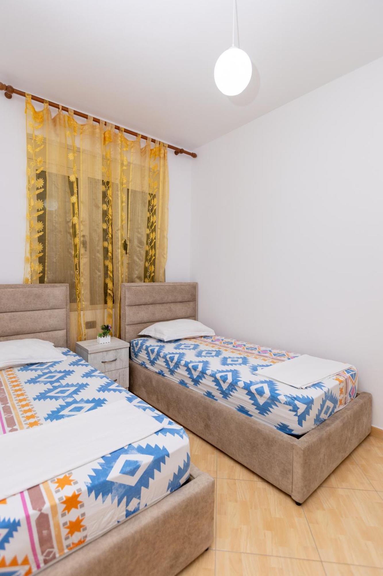 Da Vinci Apartment Вльора Екстер'єр фото