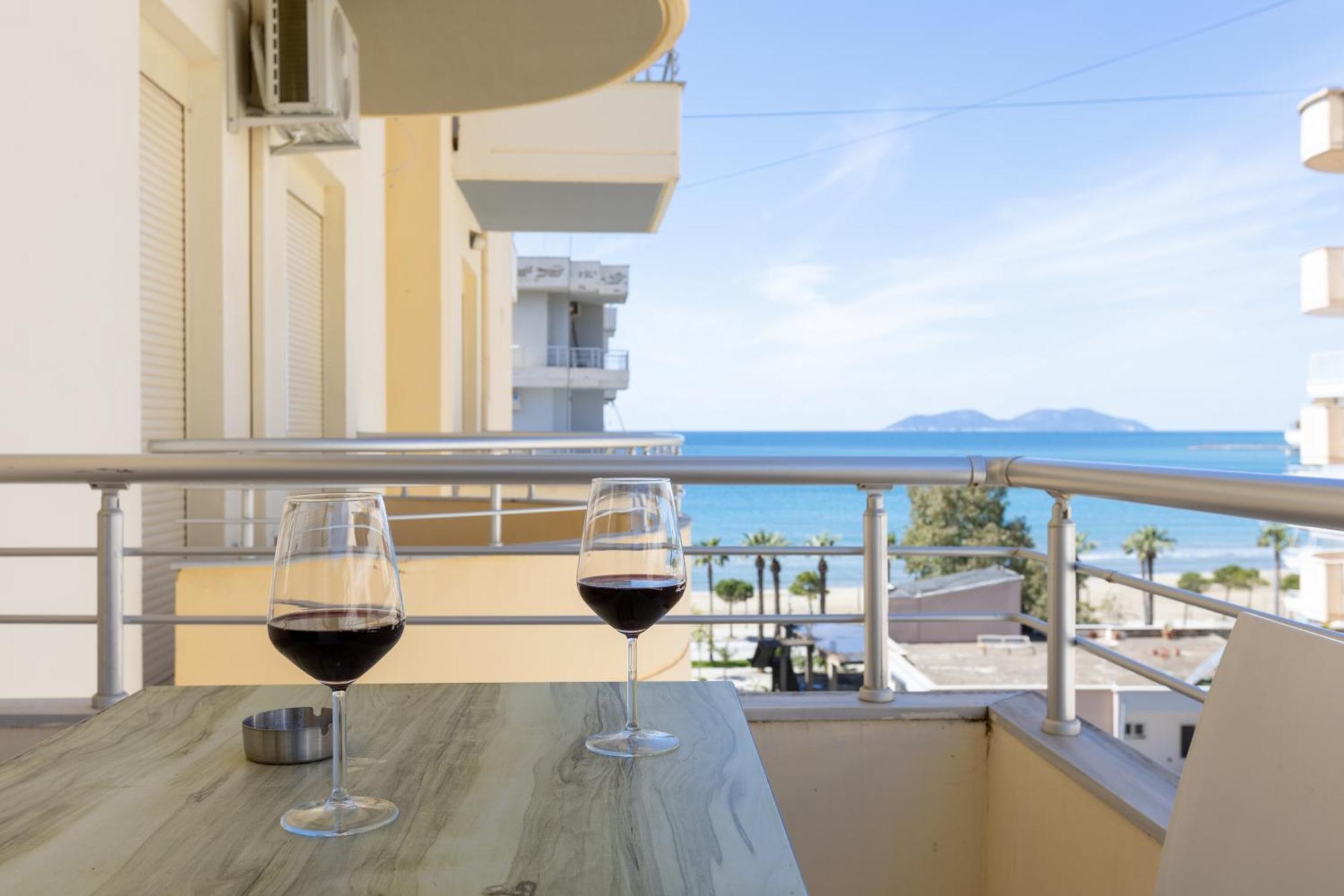Da Vinci Apartment Вльора Екстер'єр фото
